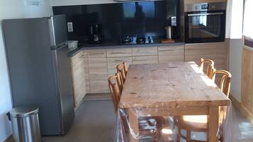 Køleskab, mikrobølgeovn, ovn, kogeplade