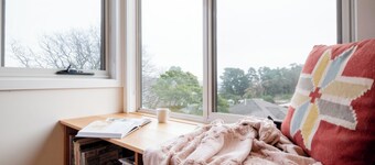 Modern Self Contained Unit Views, Parking and WiFi