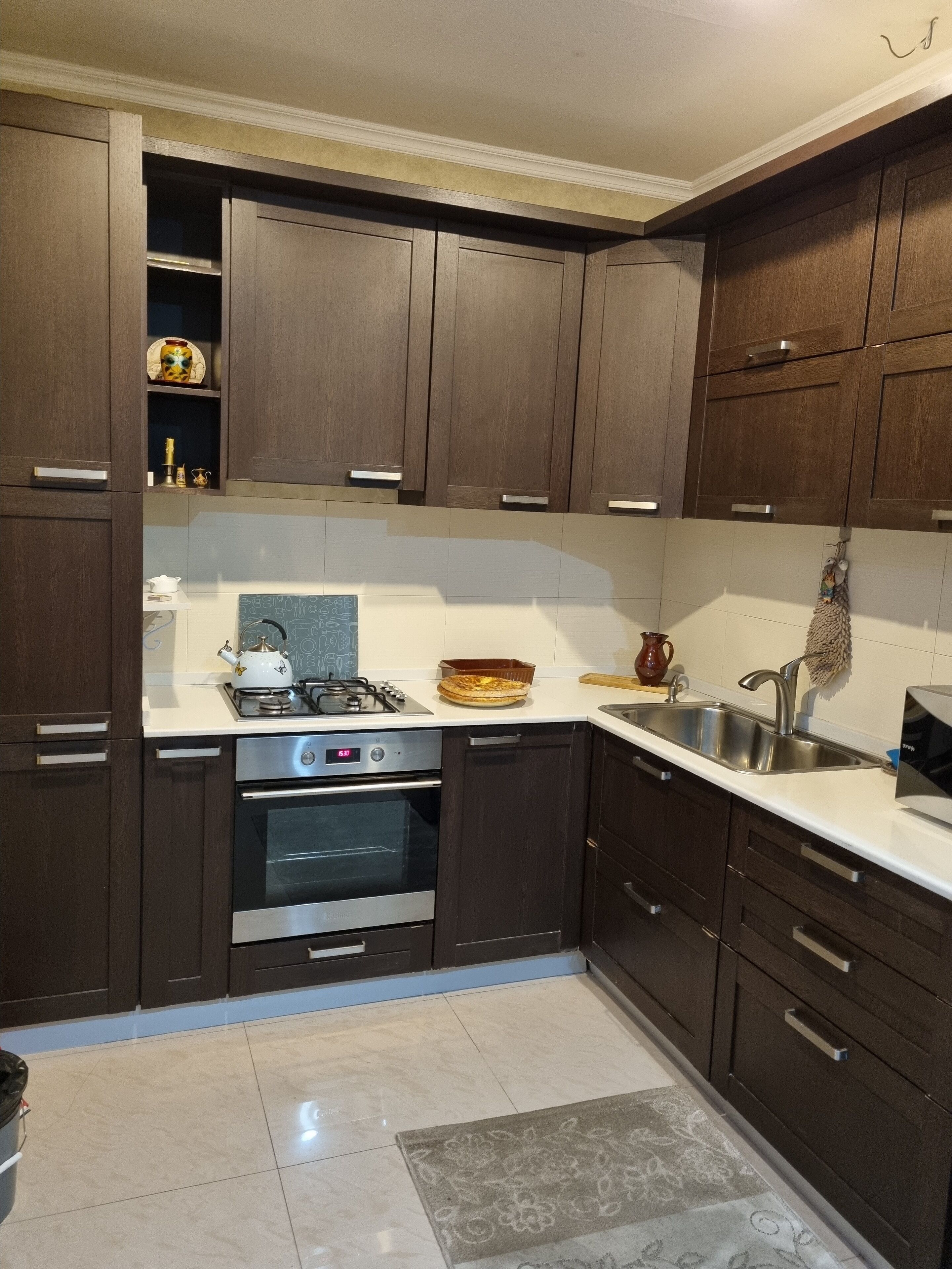 Fridge, microwave, oven, cookware/dishes/utensils