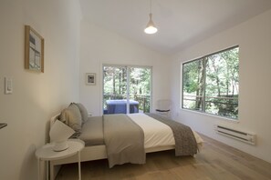 2 soverom, skrivebord, wi-fi (inkludert) og sengetøy