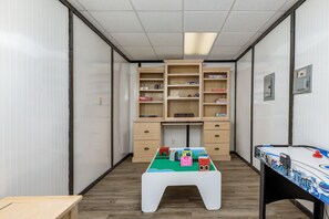 Spielezimmer