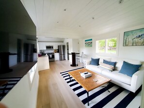 Smart-TV, Tischfußball, Tischtennisplatte