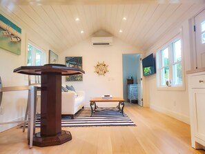 Smart-TV, Tischfußball, Tischtennisplatte