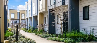 12/47A Huntington Drive