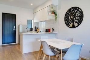 Dining - Huntington Townhouse with Patio and Parking (Auckland East)