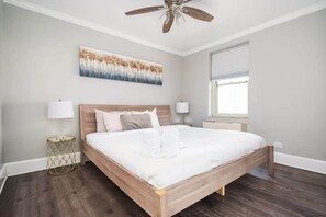 2 bedrooms, desk, iron/ironing board, WiFi