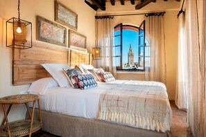 3 habitaciones, tabla de planchar con plancha, wifi y ropa de cama