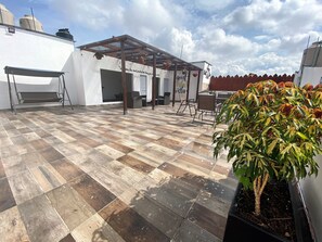 Terrace/patio - Cousy apartment with roof top, gym, grill, wifi near down town. (Heroica Puebla de Zaragoza)