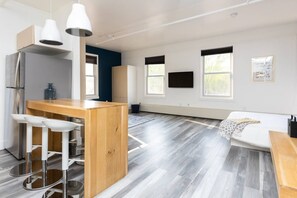 Desk, WiFi, bed sheets