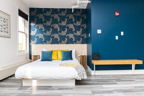 Desk, WiFi, bed sheets - Sparkling Clean, Beautiful, Comfy and Cool in Highlands (Edmonton)
