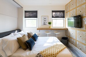 Desk, WiFi, bed sheets