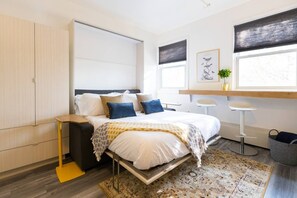 Desk, WiFi, bed sheets