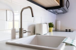 Fridge, microwave, stovetop, coffee/tea maker - Sparkling Clean, Central, Comfy & Quiet in Highlands (Edmonton)