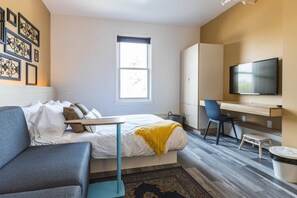 Desk, WiFi, bed sheets