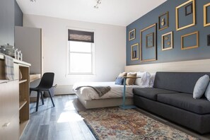 Bureau, Wi-Fi, literie fournie