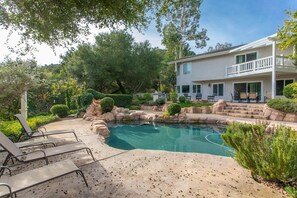 حمّام سباحة خارجي