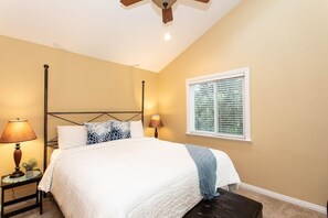 2 عدّة غرف نوم ومكواة/لوح كي وواي فاي مجانًا وملاءات أسرّة