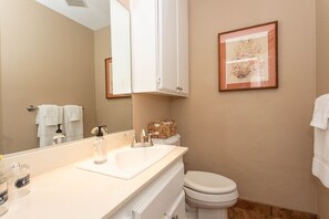 تجهيزات دش، مجففات شعر، مناشف، صابون