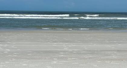 Vilano Beach Cottage, 1/2 block to Surfside Beach. Historic Capo Cottage