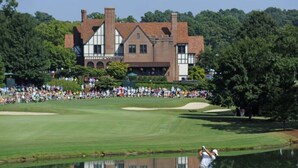 A golf course with a large crowd, a pond, and a historic building in the background. - ❤️GREAT FOR FAMILIES❤️ (Lawrenceville)