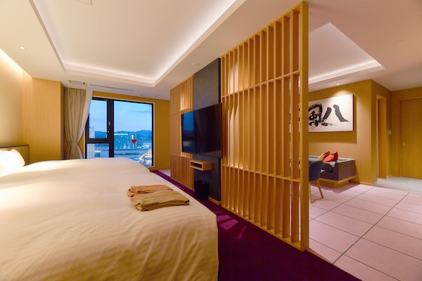 1 bedroom, down duvets, desk, free WiFi