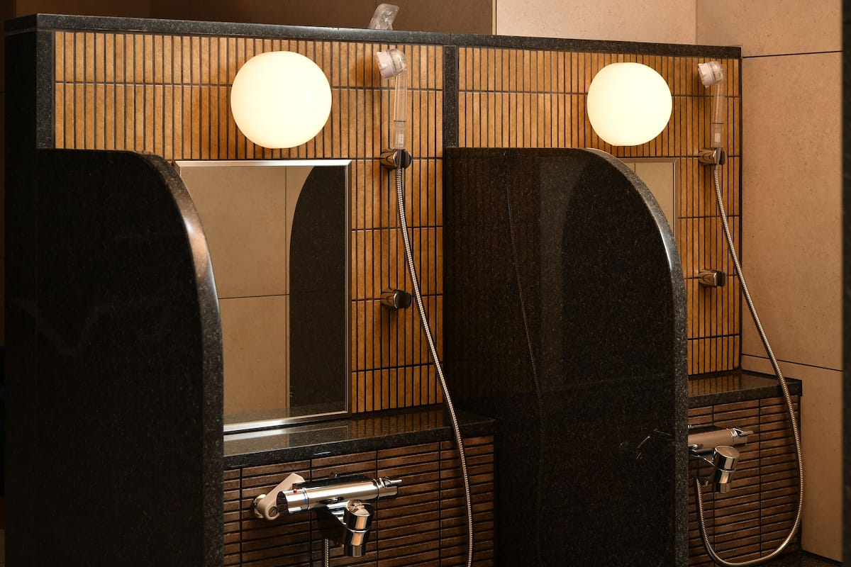 sauna, hot tub