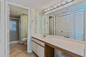 Combined shower/tub