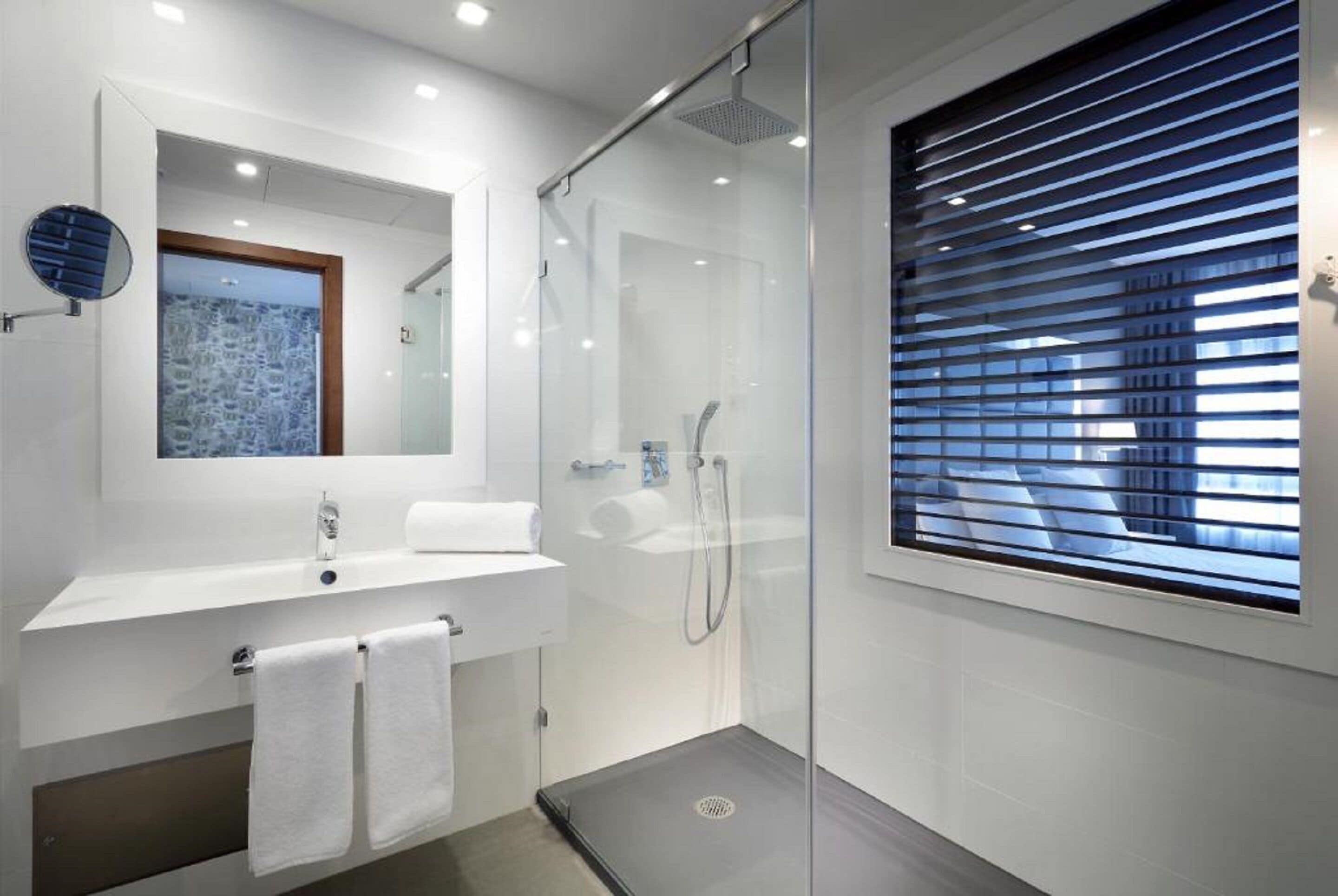 rainfall showerhead, free toiletries, hair dryer, slippers