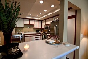 雪櫃、微波爐、焗爐、爐具