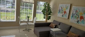 Drayton Place Staycation - Private Lk/Pk Front Ste