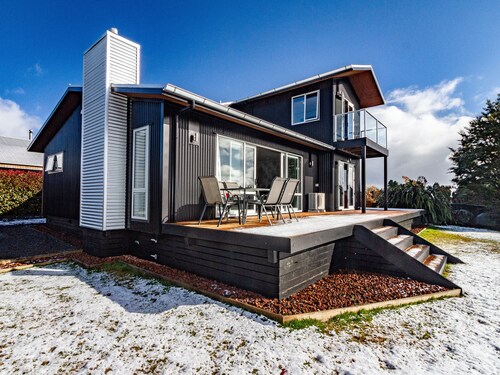 Sunshine and Snow Lodge - Ohakune Holiday Home