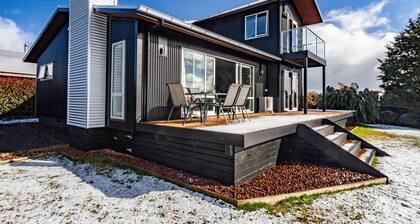 Sunshine and Snow Lodge - Ohakune Holiday Home