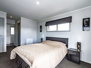 3 bedrooms, WiFi, bed sheets