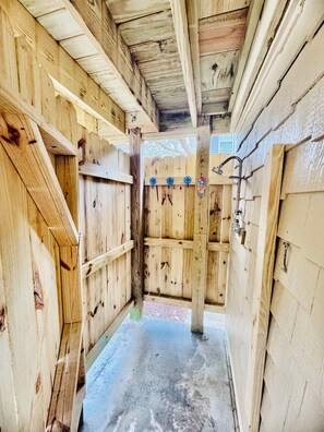 Dusche, Haartrockner, Bidet, Handtücher
