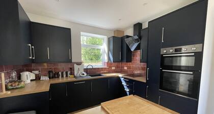 Inviting 5-bed House in Eastbourne