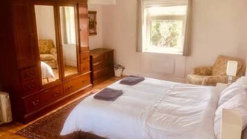 House, Multiple Beds | 5 bedrooms, iron/ironing board, free WiFi, bed sheets