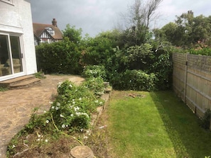 House, Multiple Beds | Property grounds - Inviting 5-bed House in Eastbourne (Eastbourne)