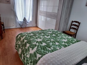 2 quartos, Wi-Fi de cortesia, roupa de cama