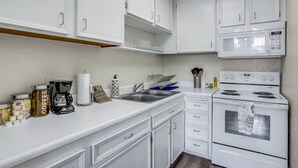 Condo (Los Felices 200) | Private kitchen | Coffee/tea maker, fridge, microwave, dishwasher - Los Felices 200 (Palm Springs)