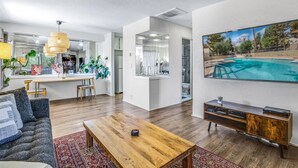 Condo (Los Felices 200) | Living room | TV - Los Felices 200 (Palm Springs)