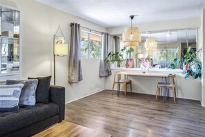 Condo (Los Felices 200) | 1 habitación, escritorio y wifi gratis 