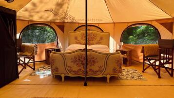 1 bedroom, iron/ironing board, bed sheets