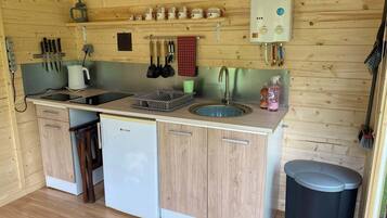 Réfrigérateur, plaque de cuisson, cafetiÚre/bouilloire