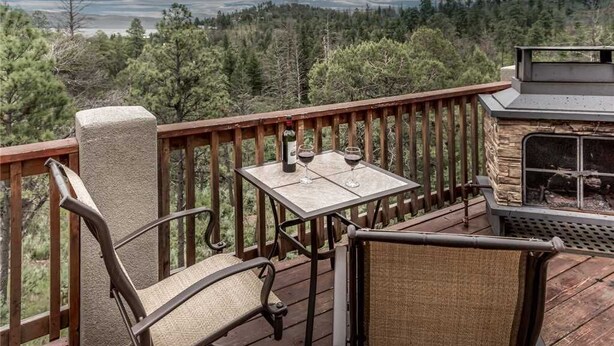 Cabana, várias camas, banheira de imersão, vista para a montanha | Sacada
