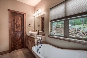 Bathroom - Casa Oso Grande, 4 Bedrooms, Foosball, Hot Tub, Fireplace, Sleeps 10 (Ruidoso)