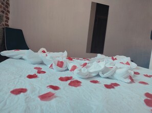 5 عدّة غرف نوم ومكواة/لوح كي وسرير سفر وواي فاي مجانًا