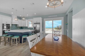 Dining - 🐚🌴Peachy Queen | Luxe Pet Friendly Beach Retreat w/ Pool, Views and Golf Cart (Navarre)