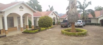 SEMUHUNGU APARTMENTS