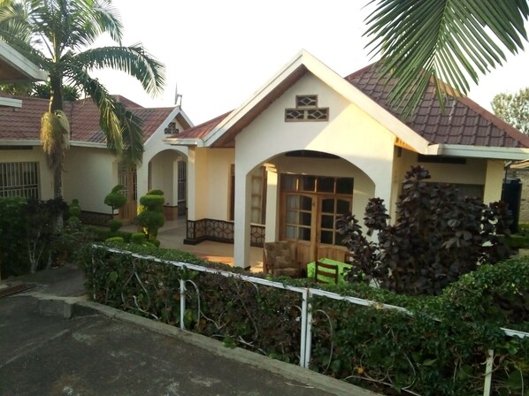 Exterior - SEMUHUNGU APARTMENTS (Ngoma)