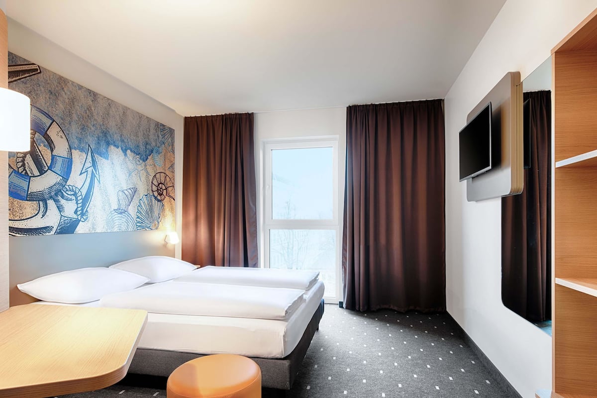 Dobbeltrom | Sengetøy av topp kvalitet, skrivebord, lydisolert og wi-fi (inkludert)